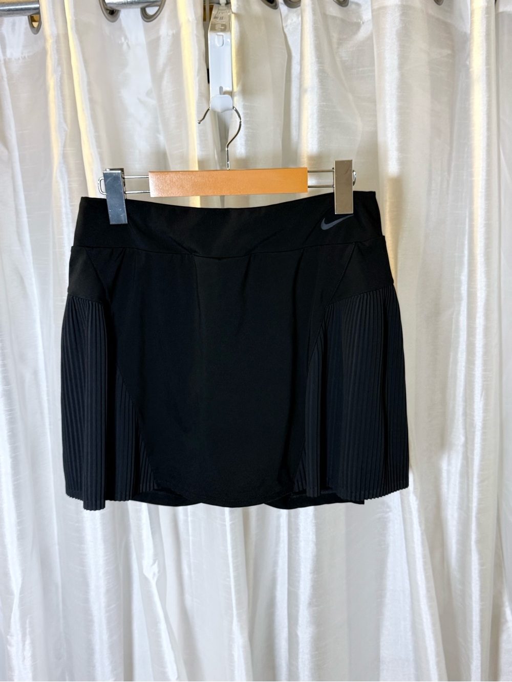 Nike Black Pleated Side-Panel Active Skirt - Picture 1 of 3
